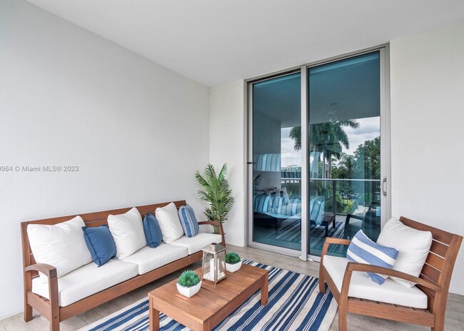 Building Photo - 17301 Biscayne Blvd