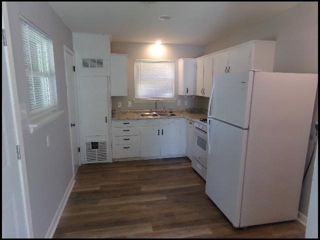 Foto del edificio - 7524 Knollwood Rd