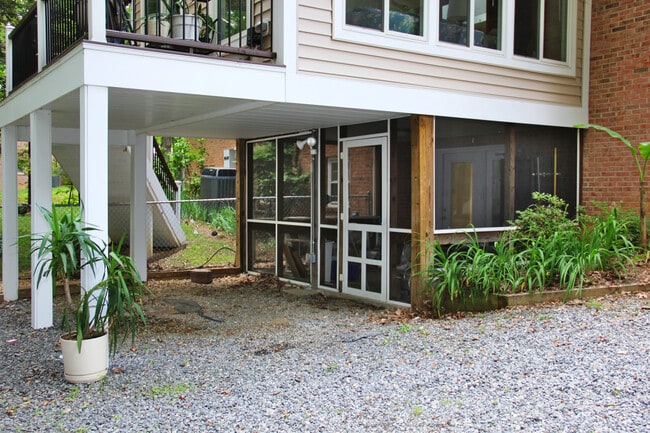 Building Photo - 813 Spring Valley Drive