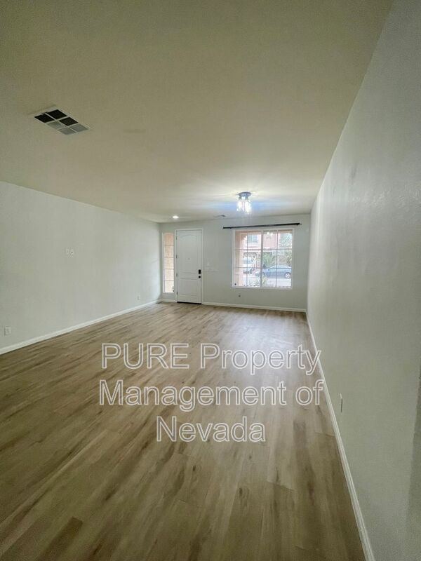 Foto del edificio - 5384 Ledgewood Creek Ave