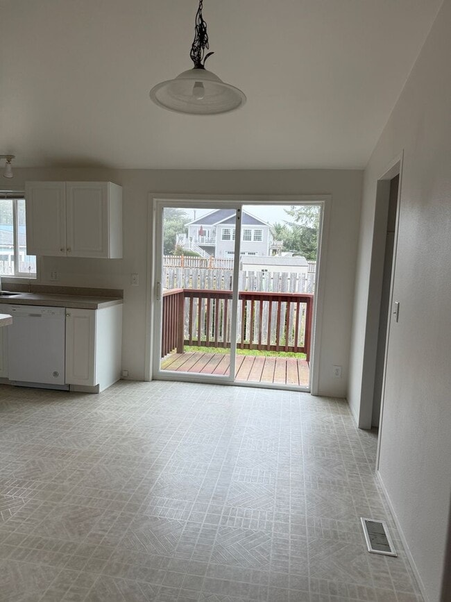 Foto del edificio - 54515 Beach Loop Rd