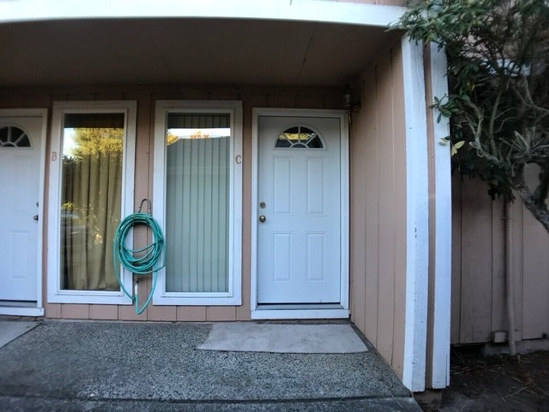 Primary Photo - Rock Creek 4-plex Unit - 2 Bedrooms 1.5 Ba...