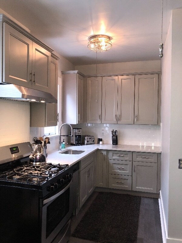 Building Photo - 233 NE Stanton St