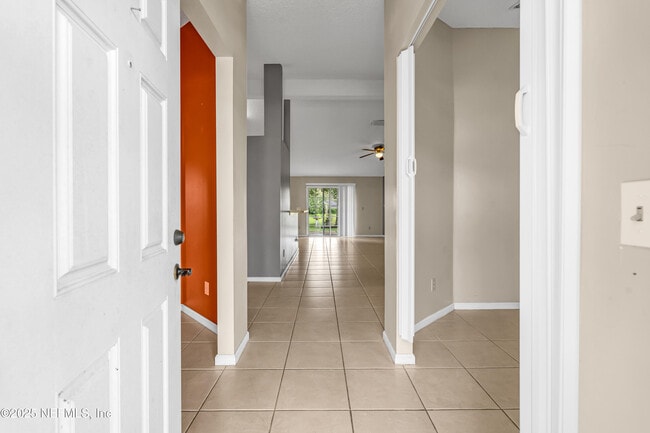 Building Photo - 2409 Cool Springs Dr S