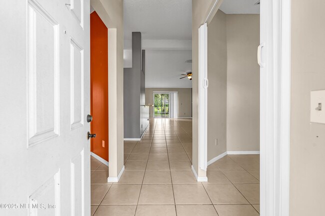 Foto del edificio - 2409 Cool Springs Dr S