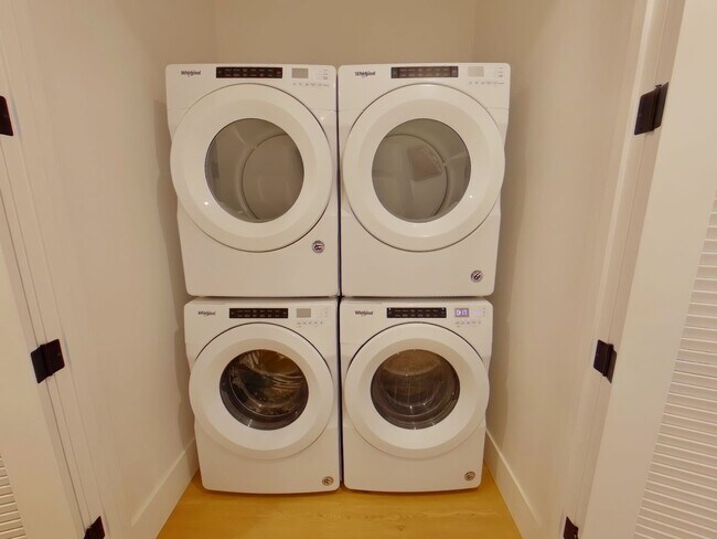 Building Photo - 658 E 16th Ave