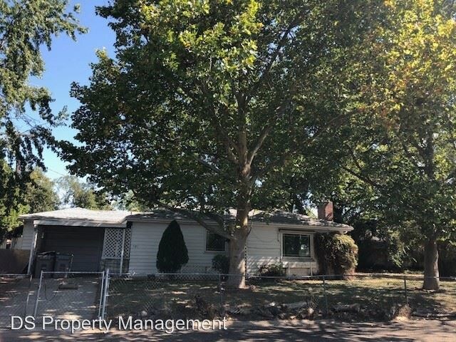 Primary Photo - 2 br, 1 bath House - 581 S Victoria Dr