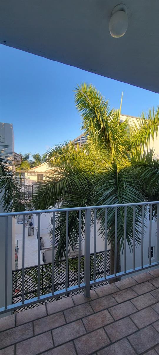 Foto del edificio - 221 Meridian Ave