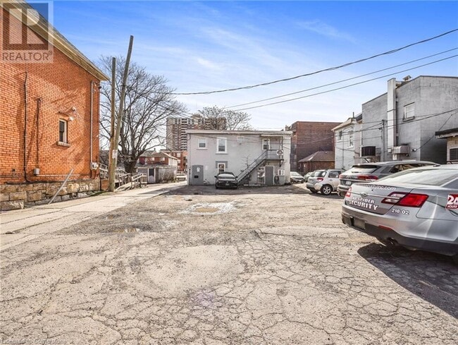 Building Photo - 14 Victoria Ave N