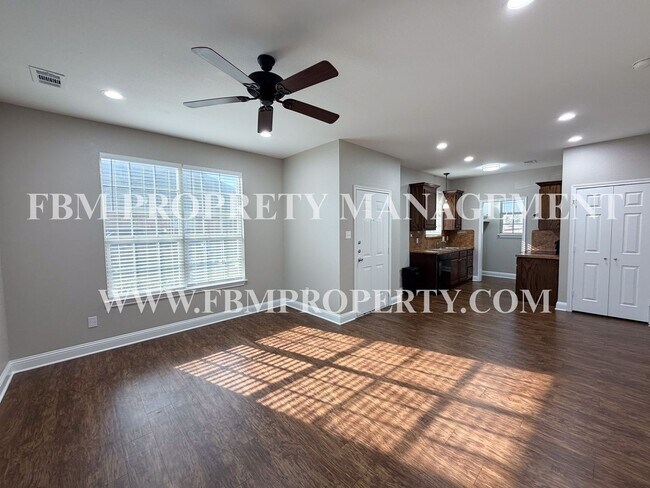 Building Photo - Hidden Creek Townhomes, Unit F - Cozy 2 Bedroom, 1 Bathroom Home in Ennis, TX!