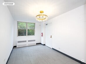 Building Photo - 185 E 85th St
