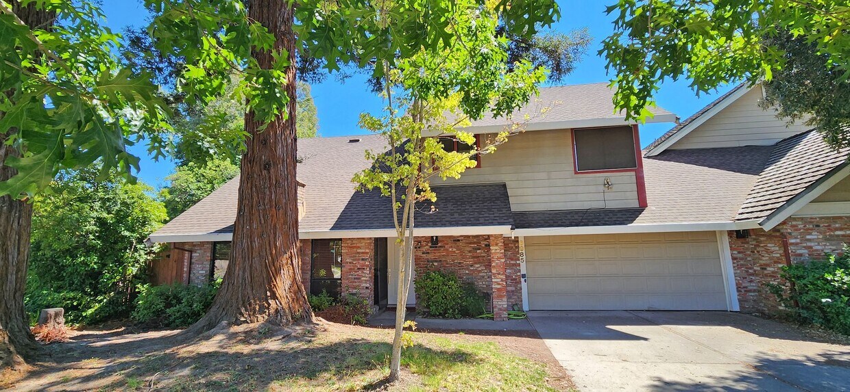 Foto principal - 6985 Riverside Blvd