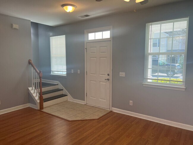 Building Photo - ** 1 Month Free Rent** Beautiful 3 Bedroom/ 2.5 Bath Unfurnished Townhouse in Wellstone!