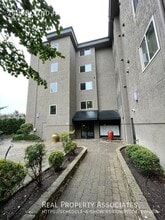 14300 32nd Ave NE
