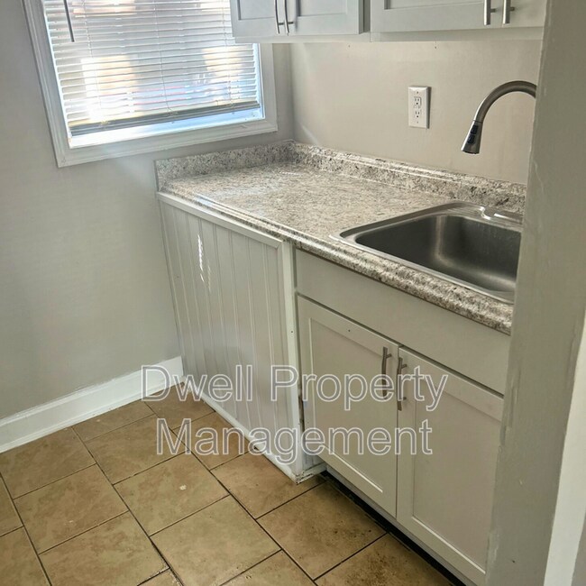 Foto del edificio - 2241 Woodward Ave