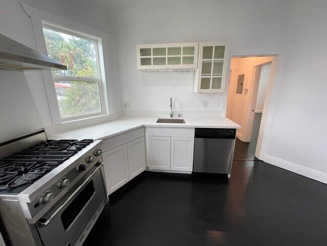 Foto del edificio - 2117 Branden St