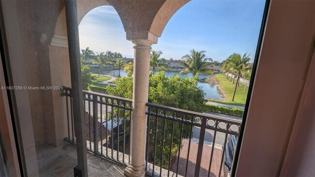 Foto del edificio - 16562 SW 71st Ter