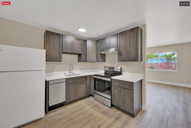 Building Photo - NEWLY REMODELED 2 bedroom,1 bathroom unit....