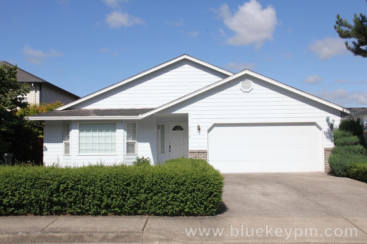 Primary Photo - 3 Bed, 2 Bath Home with Large Covered Deck...