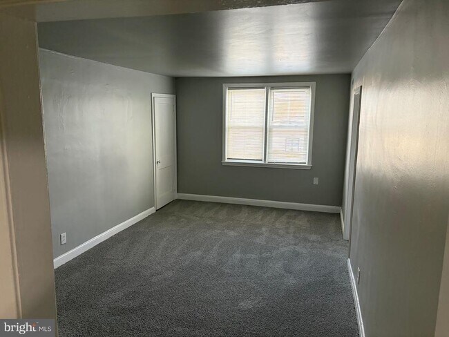 Building Photo - 7243 Holabird Ave