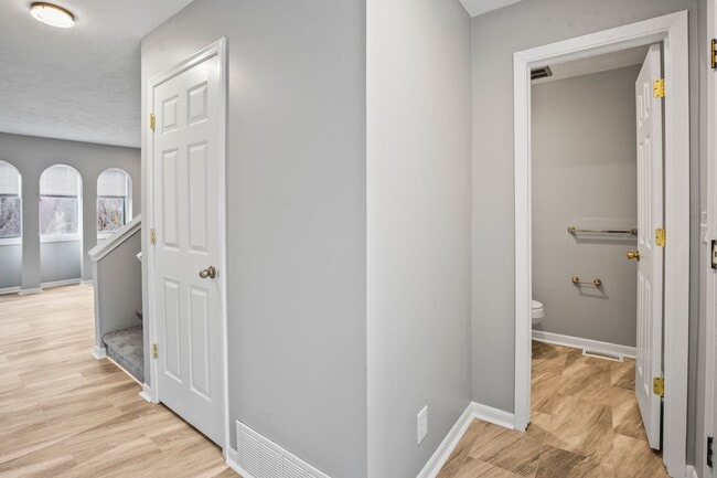 Building Photo - 10914 Saratoga Plaza