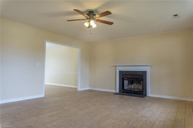 Foto del edificio - 100 Fiddlers Knoll Ct
