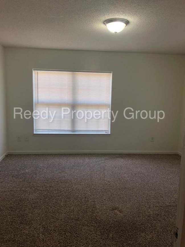 Building Photo - 707 Poplar Dr