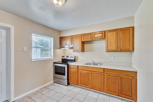 Foto del edificio - 461 Silver Beach Rd