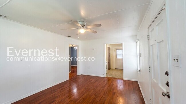 Foto del edificio - 118 Cravens Ave