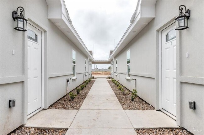 Foto del edificio - 300 S Retama Ln