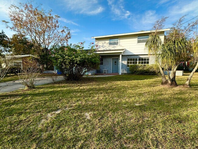 Foto del edificio - DeLand POOL-home: 4Bedrooms/2Baths - Perfect for family living!