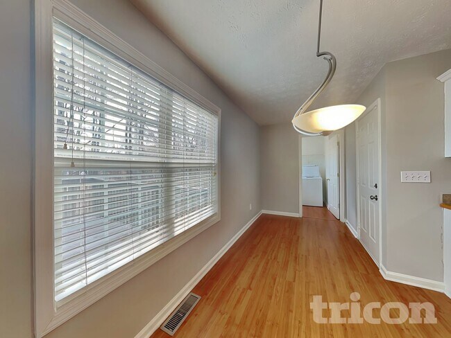 Foto del edificio - 1931 Amherst Ct SE