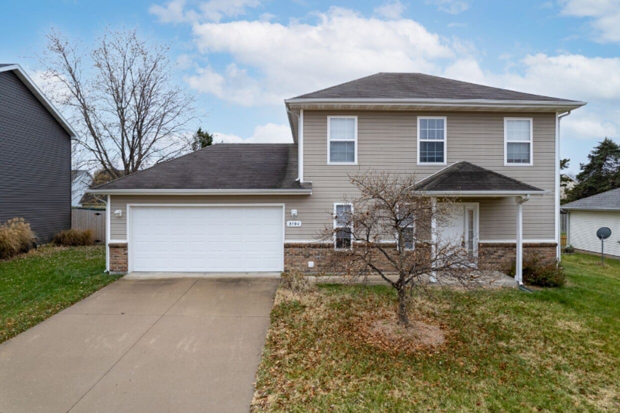 3BR/2.5BA Home Available NOW! House Rental in Columbia, MO