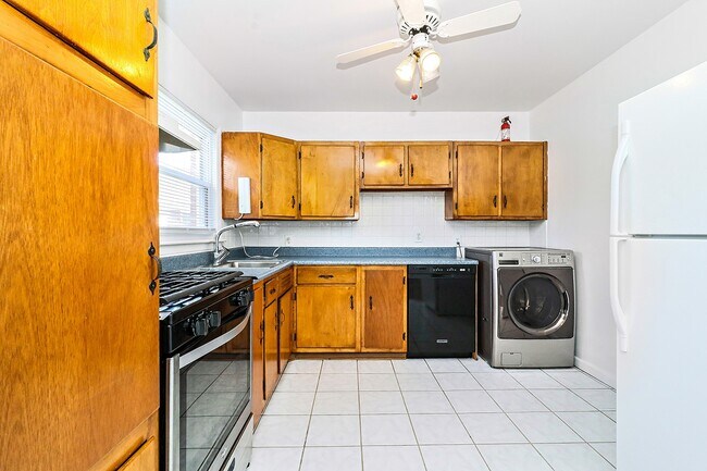 Kitchen - 301 Dover Rd