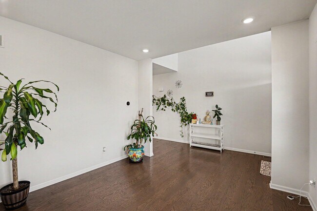 Foto del edificio - 8580 Pioneer St