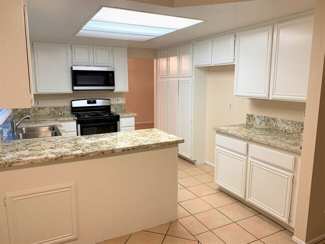 Foto del edificio - 1228 Scenic View St
