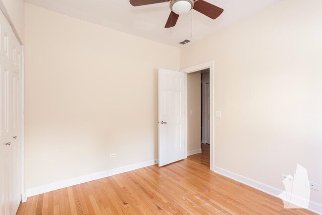 Building Photo - 1 bedroom in Chicago IL 60657