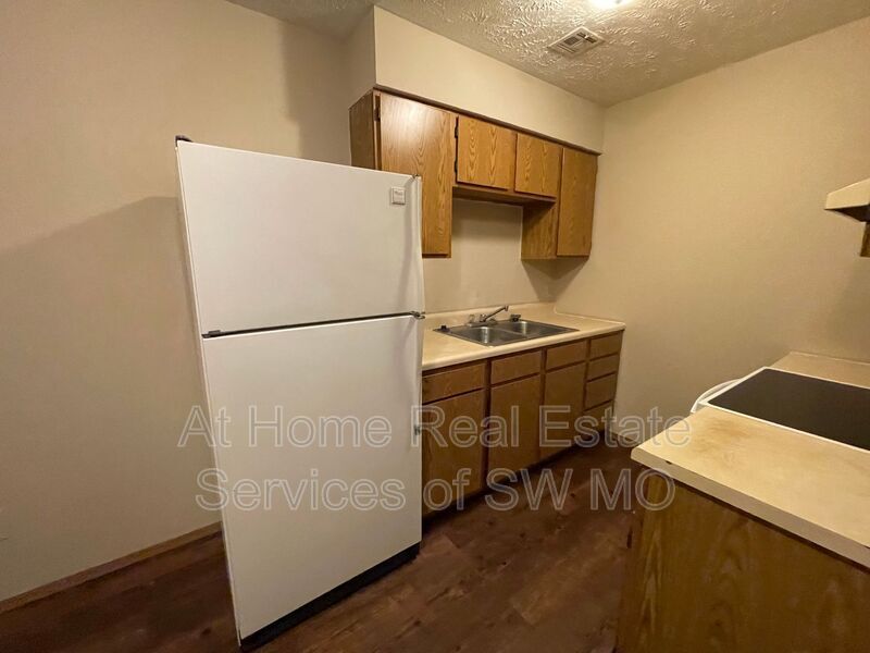1306 E McDaniel St Unit Apt 8, Springfield, MO 65802 Condo for Rent