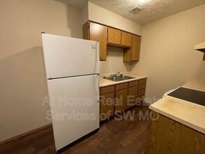 Building Photo - 1306 E McDaniel St