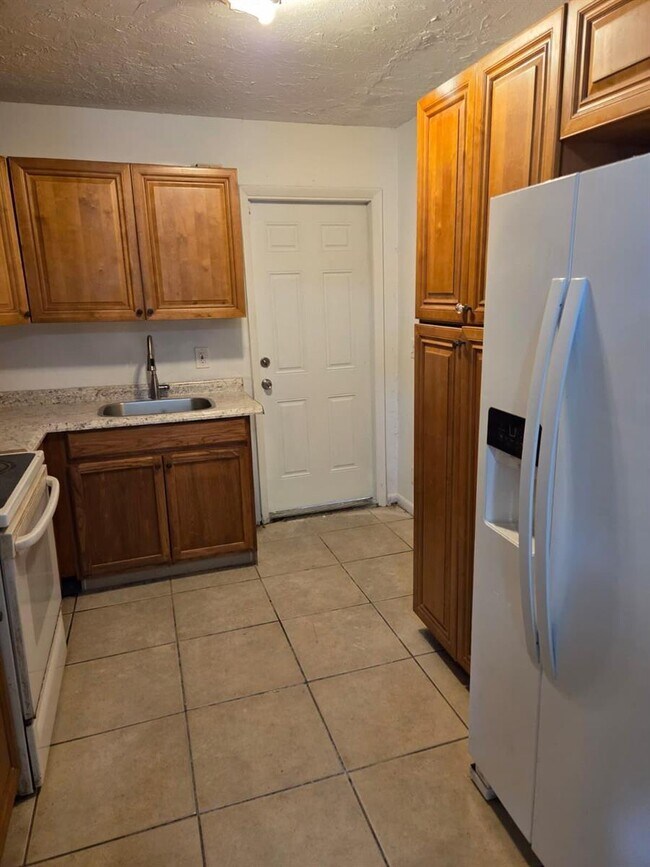 Foto del edificio - 1633 W 28th St