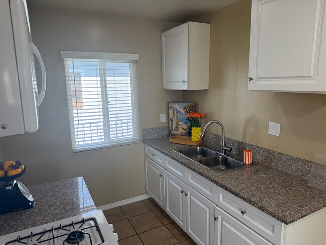 Building Photo - 9320 Elm Vista Dr