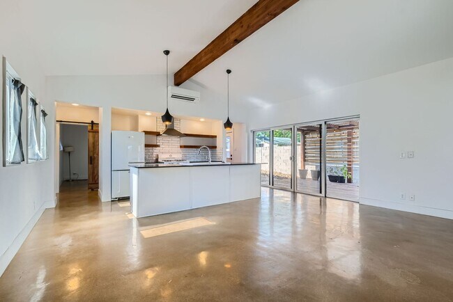 Foto del edificio - Home with Guest Suite