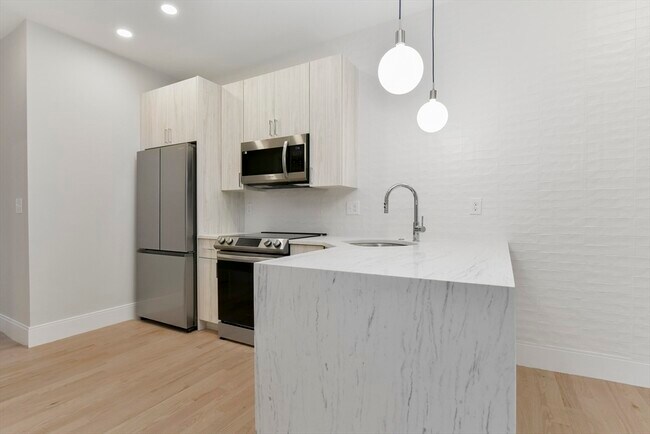 Building Photo - 132 Bremen St