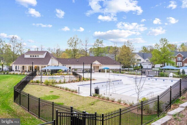 Building Photo - 16316 Sandy Ridge Ct