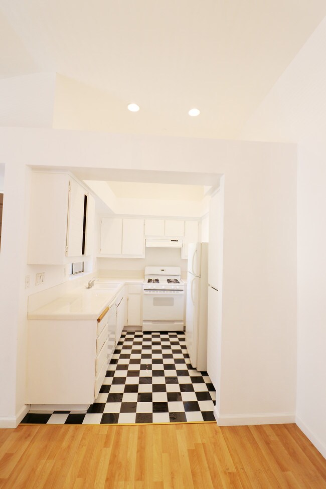 Foto del edificio - 6982 Gregorich Dr