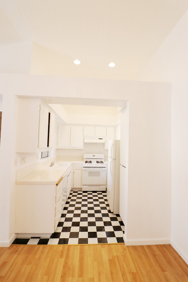Building Photo - 6982 Gregorich Dr