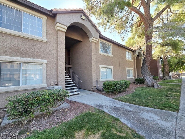 Primary Photo - 2750 S Durango Dr