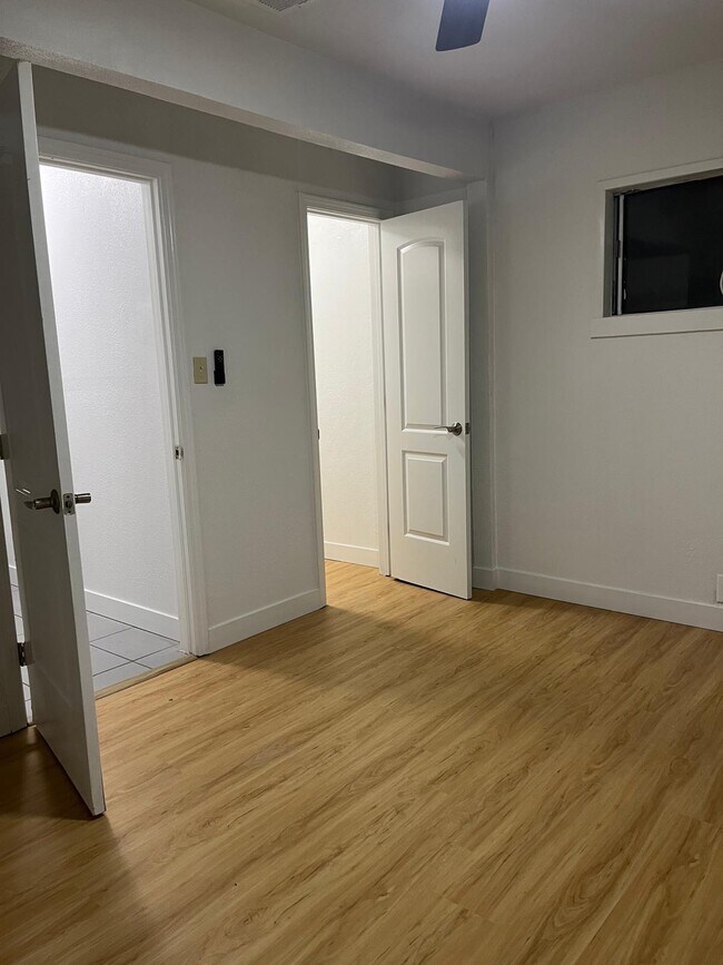 Foto del edificio - 384 N Westside St