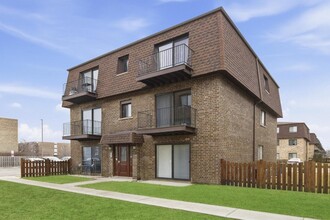 Building Photo - 9803 Bianco Terrace