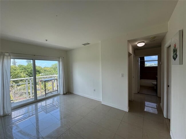 Foto del edificio - 529 NE 62nd St